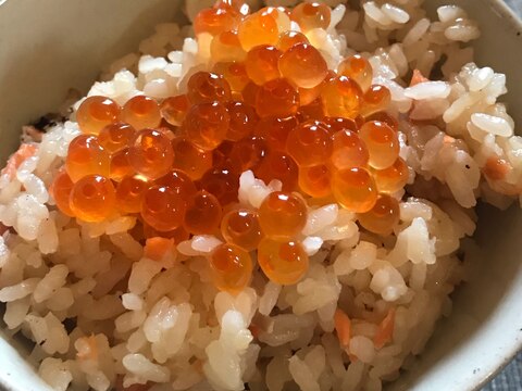 土鍋で作る！シャケいくらご飯！